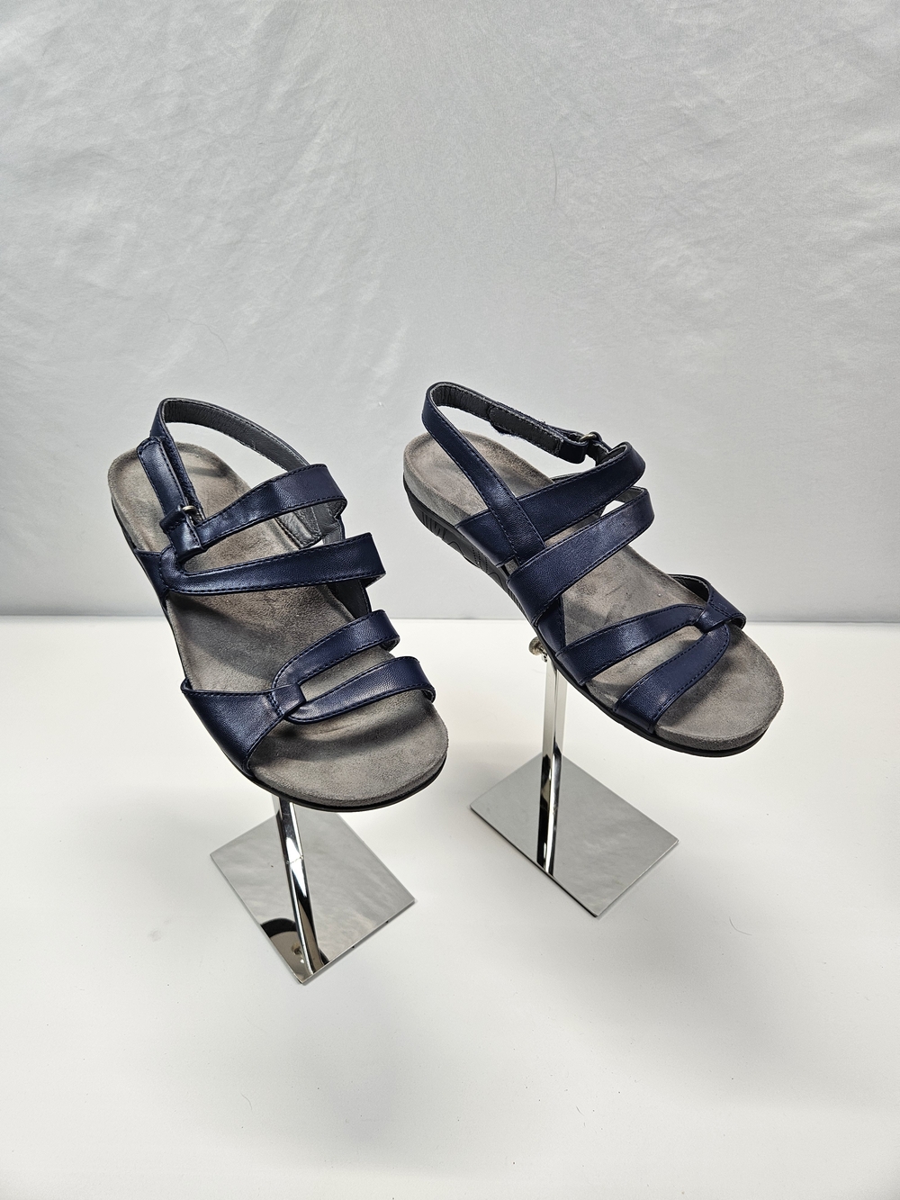 Baretraps Jenifer Navy Blue Strappy Slingback Comfort Walking Sandals Women Sz 7